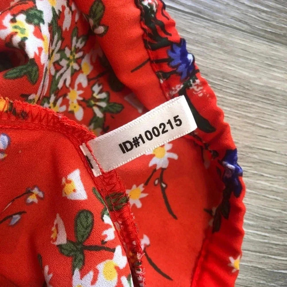 New York And Company Cold Shoulder Top Red Floral Lightweight Womens Size Small - Picture 12 of 14